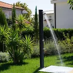 For Eight, Casa de Férias