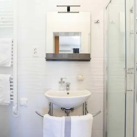 Tatil Evi For Eight, Dugi Rat