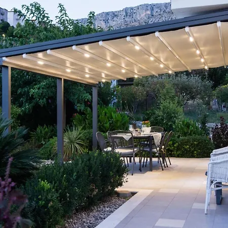 For Eight, Tatil Evi *