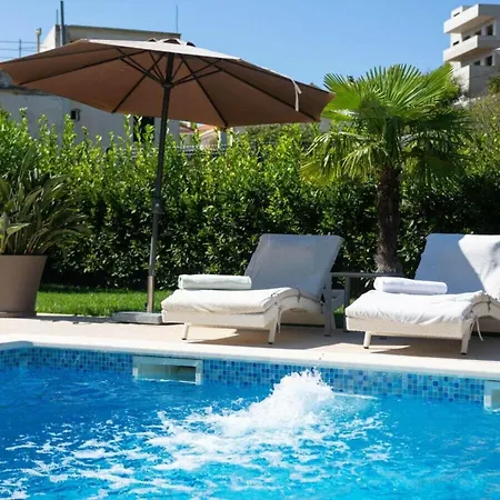 Tatil Evi For Eight, Dugi Rat