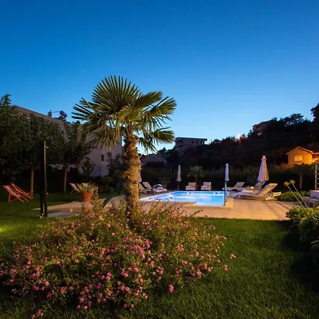 Tatil Evi For Eight, Dugi Rat